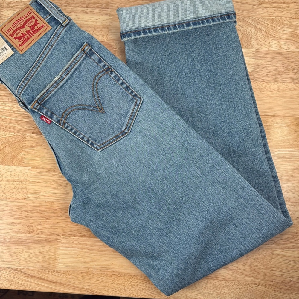 NWT Levi’s rib cage straight super high rise jeans